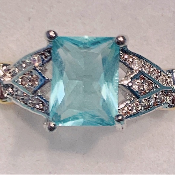 💙🆕 Beautiful Silver & Gold Plated Ring + Blue CZ - Picture 7 of 9